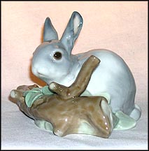 Rabbit Eating - Grey  #4773