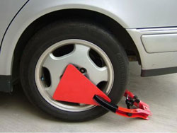The Club Tire Claw XL Lug Nut Protector