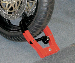The Club Tire Claw